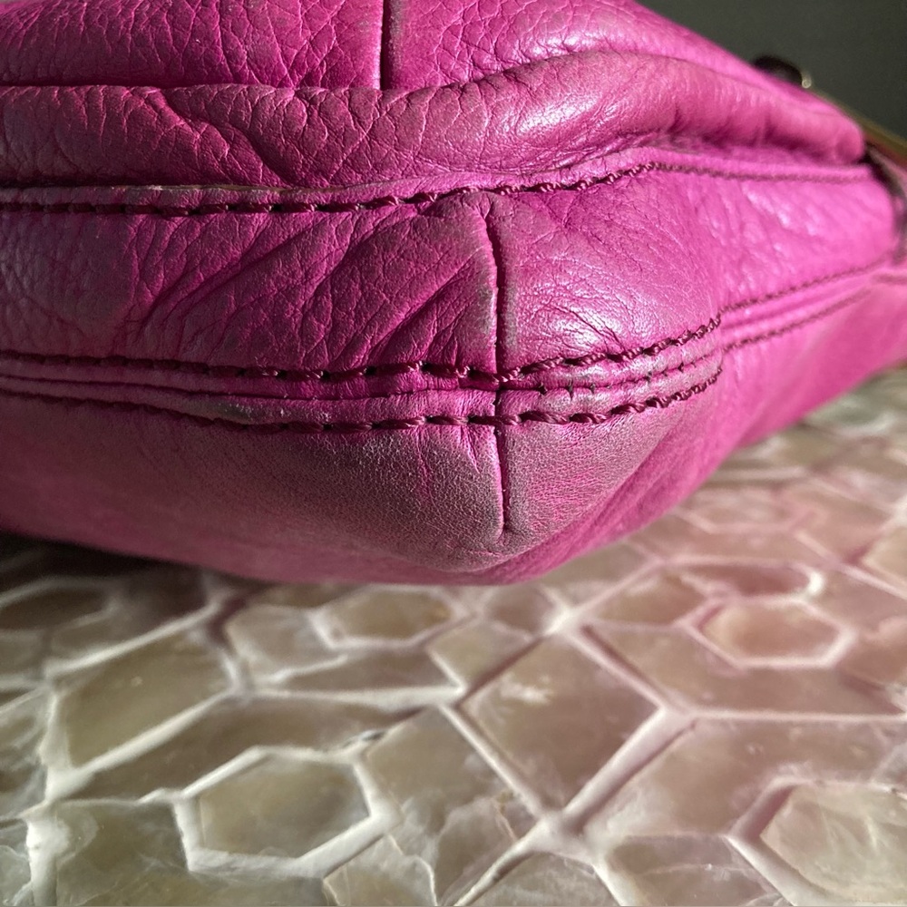 Fossil ‘Explorer’ cow-hide leather crossbody in ‘fuchsia’ - Picture 9 of 15